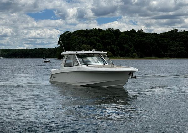 Boston Whaler 380 Realm image