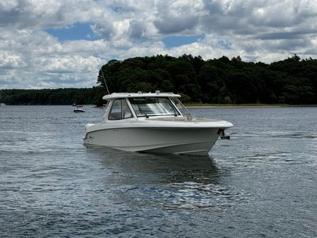 Boston Whaler 380 Realm image