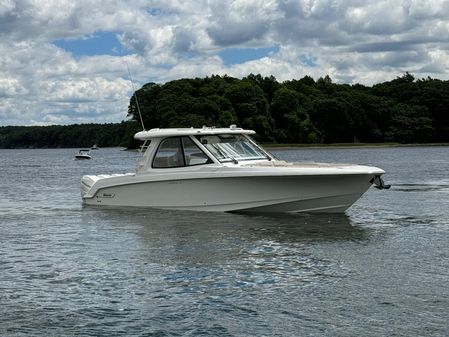 Boston Whaler 380 Realm image