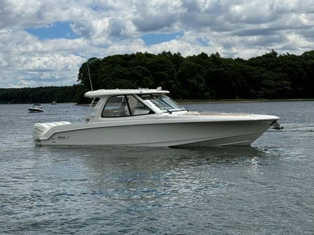 Boston Whaler 380 Realm image