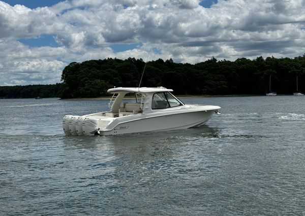 Boston Whaler 380 Realm image