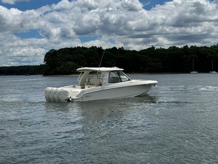 Boston Whaler 380 Realm image