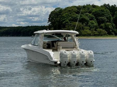 Boston Whaler 380 Realm image