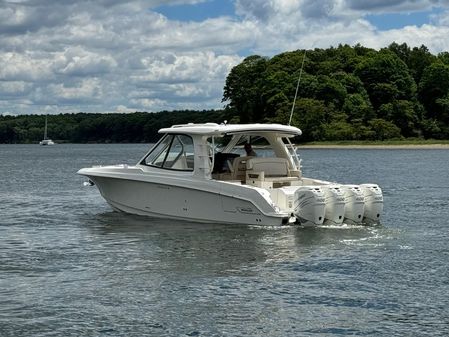 Boston Whaler 380 Realm image