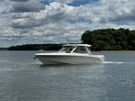 Boston Whaler 380 Realm image