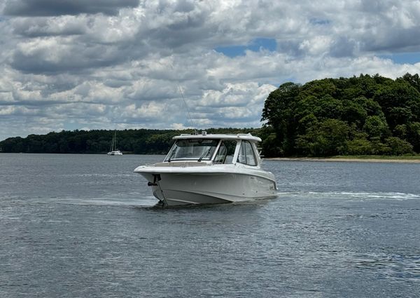 Boston Whaler 380 Realm image