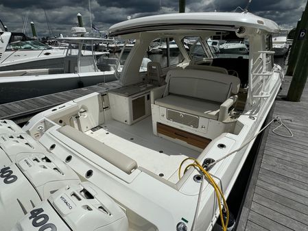 Boston Whaler 380 Realm image