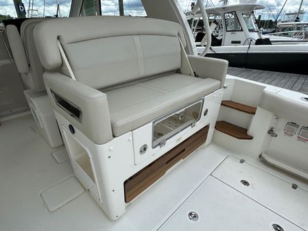 Boston Whaler 380 Realm image