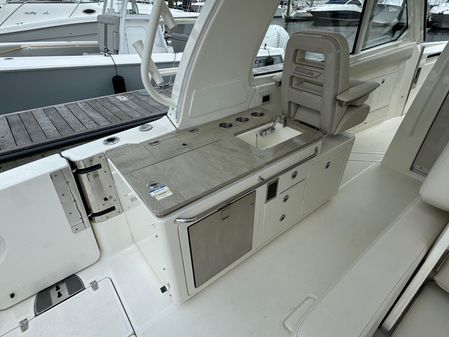 Boston Whaler 380 Realm image