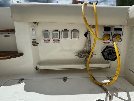 Boston Whaler 380 Realm image