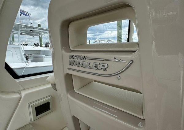 Boston Whaler 380 Realm image