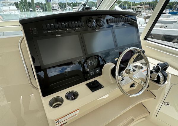 Boston Whaler 380 Realm image