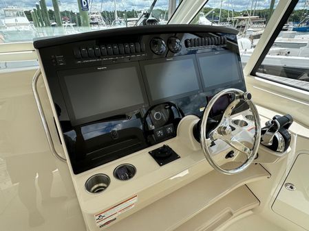 Boston Whaler 380 Realm image