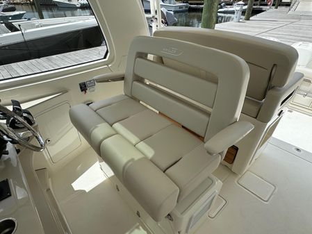 Boston Whaler 380 Realm image