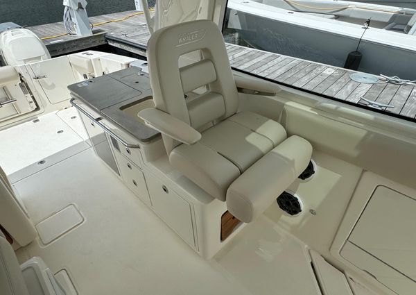 Boston Whaler 380 Realm image