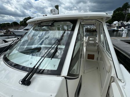 Boston Whaler 380 Realm image