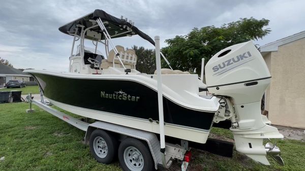 NauticStar 2602 Legacy