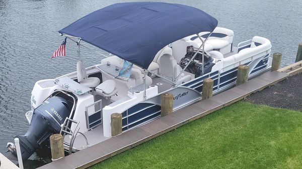 Godfrey 25 aqua patio