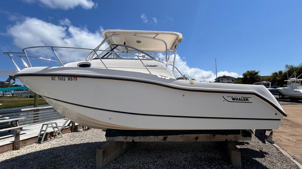 Boston Whaler 255 Conquest 