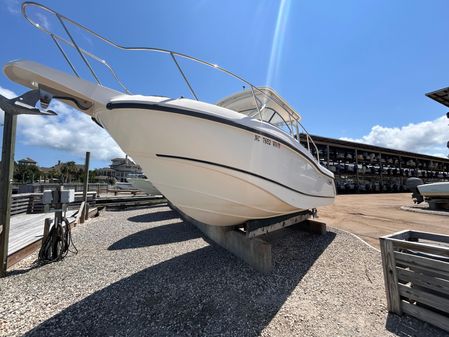 Boston Whaler 255 Conquest image