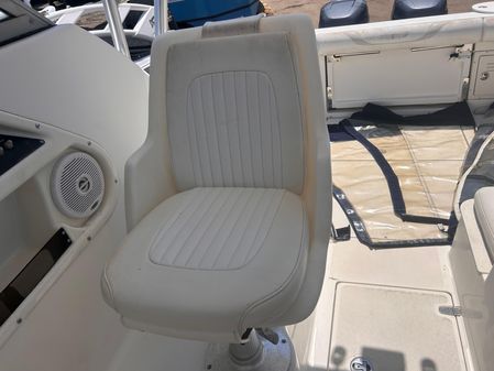 Boston Whaler 255 Conquest image