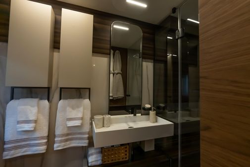 Ferretti Yachts 670 image