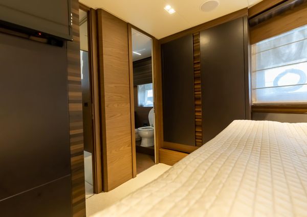 Ferretti Yachts 670 image