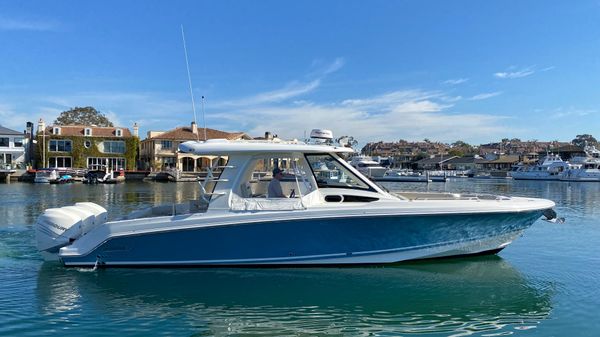 Boston Whaler 350 Realm