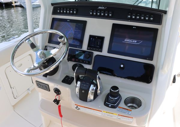 Boston Whaler 280 Outrage image