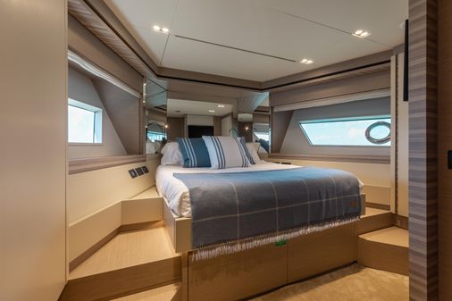 Ferretti Yachts 670 image