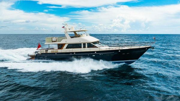 Hunt Yachts 76 Ocean Flybridge 