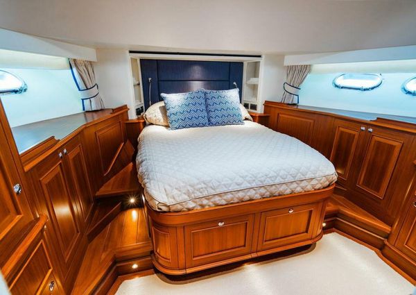 Hunt Yachts 76 Ocean Flybridge image