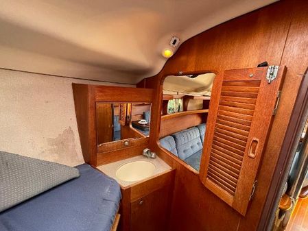 Hunter 376 image