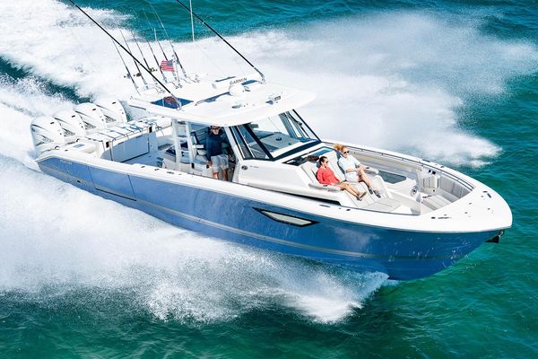 Pursuit S 428 Sport - main image