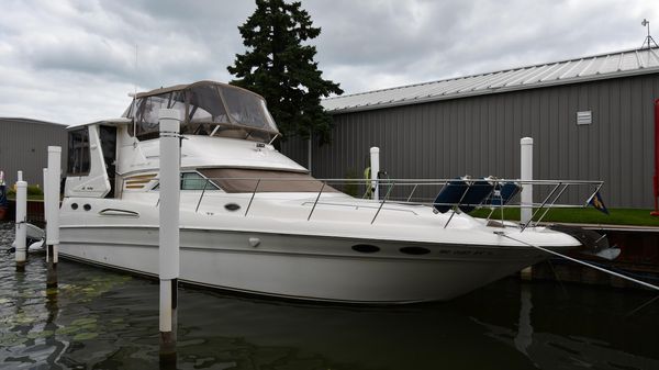 Sea Ray 420 Aft Cabin