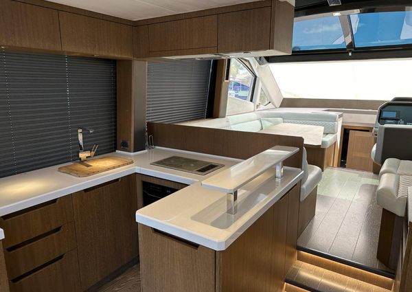 Galeon 510 Sky image