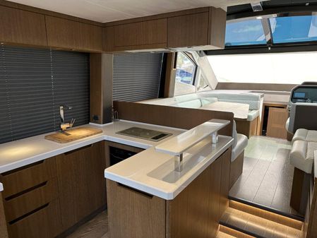 Galeon 510 Sky image