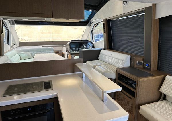 Galeon 510 Sky image