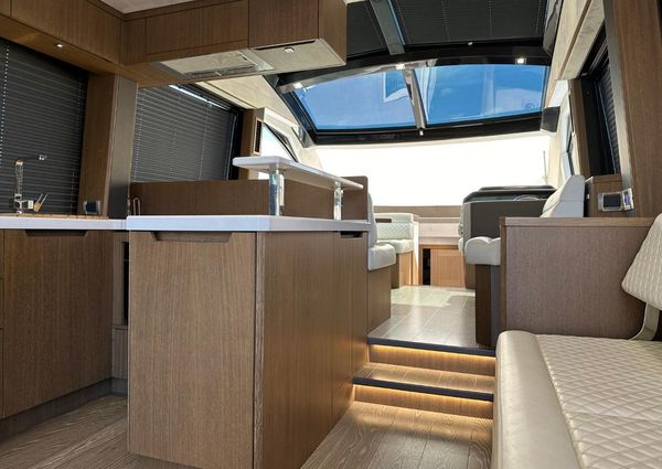 Galeon 510 Sky image