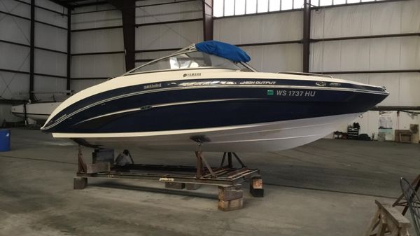 Yamaha Boats 242 Limited 
