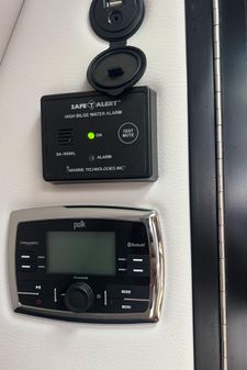 Crownline 294 CR w 280 HRS image