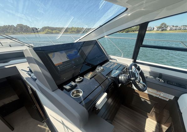 Cruisers Yachts 50 Cantius image