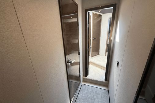 Cruisers Yachts 50 Cantius image