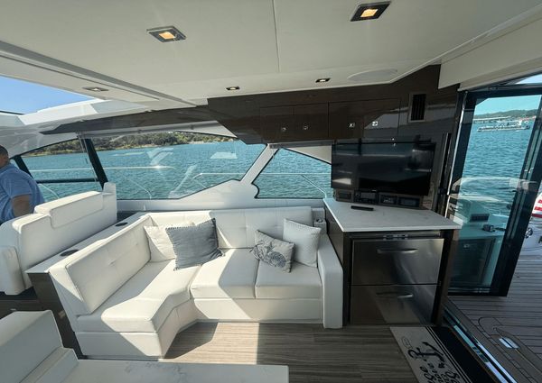 Cruisers Yachts 50 Cantius image