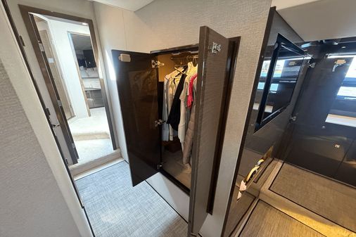 Cruisers Yachts 50 Cantius image