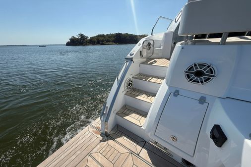Cruisers Yachts 50 Cantius image