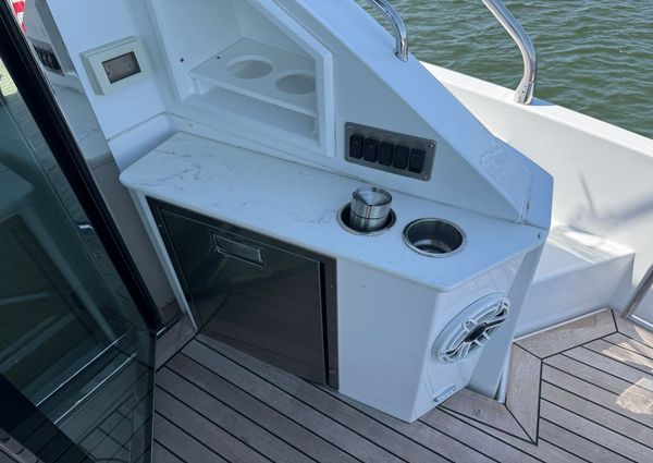 Cruisers Yachts 50 Cantius image