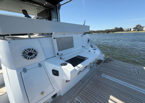 Cruisers Yachts 50 Cantius image