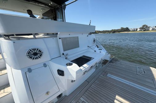 Cruisers Yachts 50 Cantius image