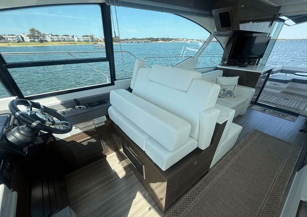Cruisers Yachts 50 Cantius image